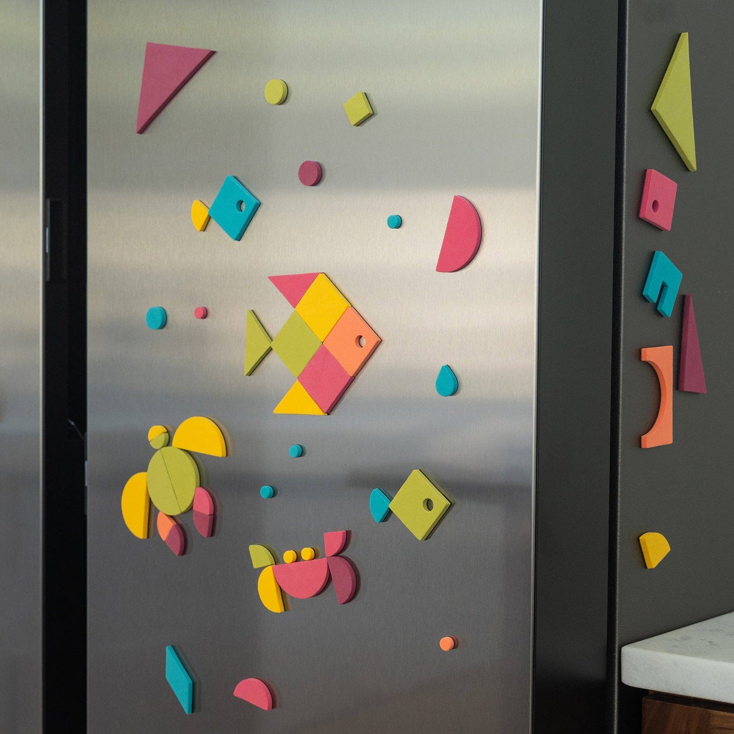 198pc Magnetic Shapes in Rainbow